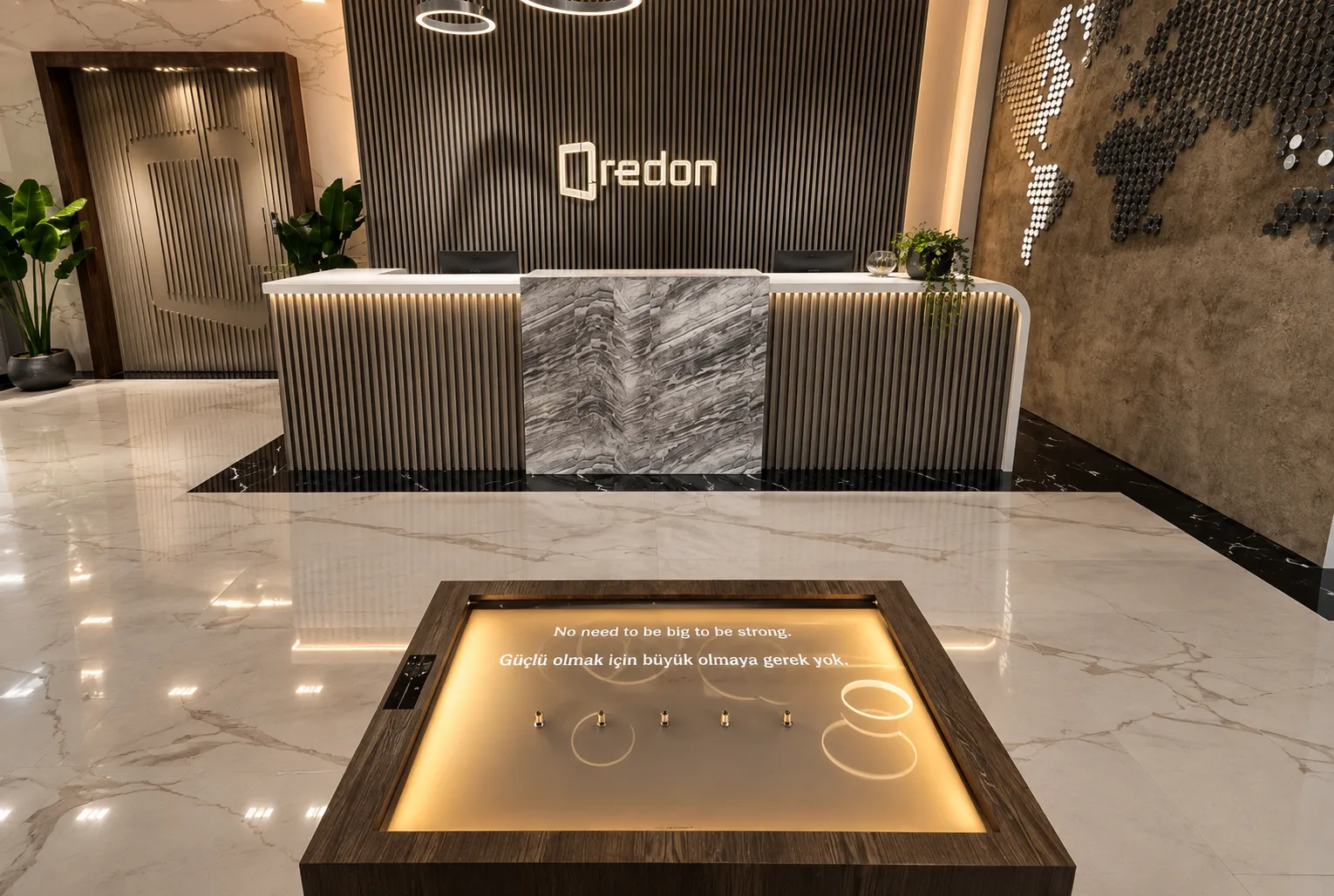 Redon: Lobi ve logo duvarı